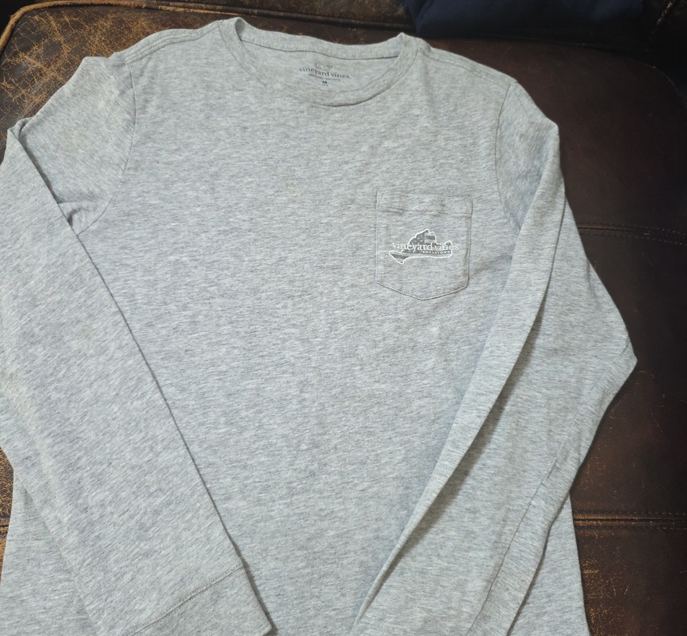 Vineyard Vines Edgartown  MV Boys Light Gray Long-Sleeve Pocket Tee M (12-14)